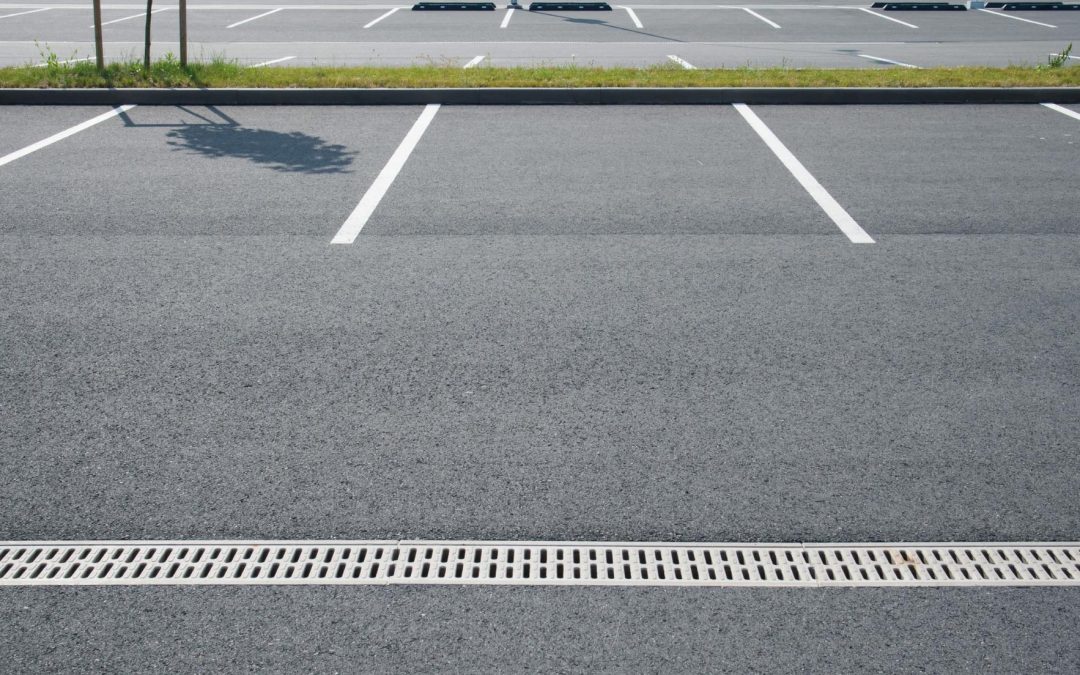 5 Signs Your Asphalt Parking Lot Needs Professional Repair